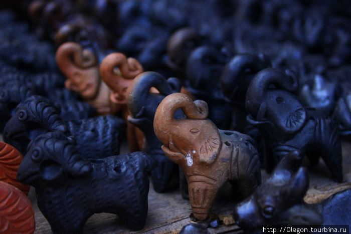 Глиняные слоники Бхактапур, Непал