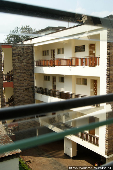 окно во двор Найроби, Кения