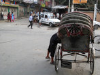 Перекресток Нарсинг Чоук. Рикша или такси — выбор за Вами