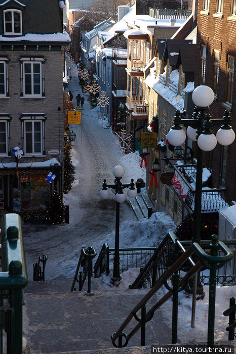 Улица Пти-Шамплен, одна из самых живописных в старом городе Квебек, Канада