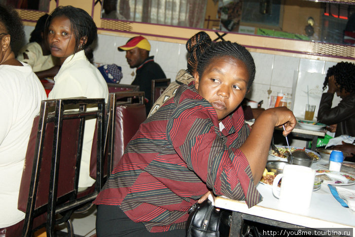 в кафешке Накуру, Кения