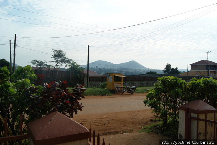 здесь банк и интернет-кафе Хойма, Уганда