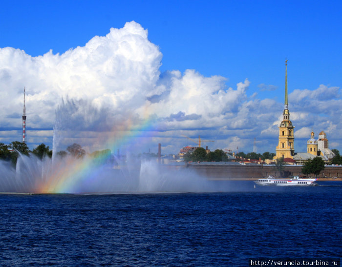 Волшебная летняя радуга над Невой. Санкт-Петербург, Россия
