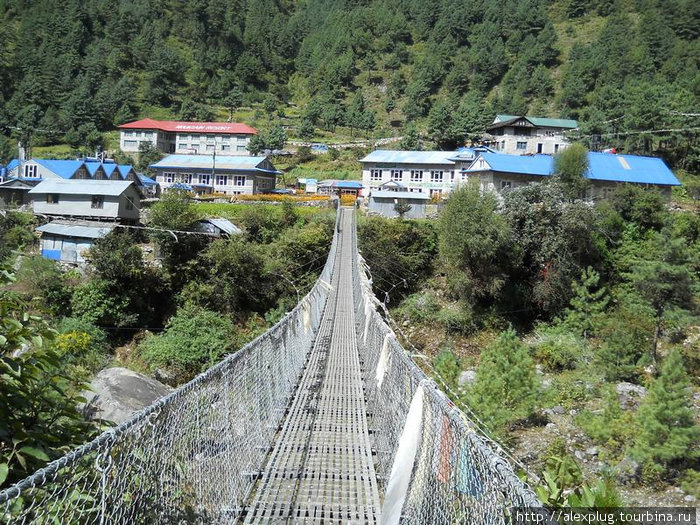 Подвесной мост в районе Пхакдинга. Лукла, Непал