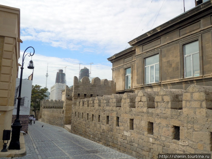 Улица в Старом городе Баку, Азербайджан