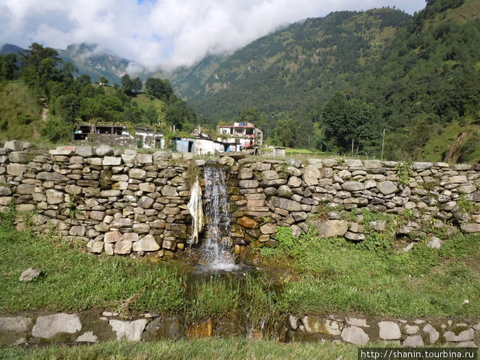 Искуственный водопад Бесисахар, Непал