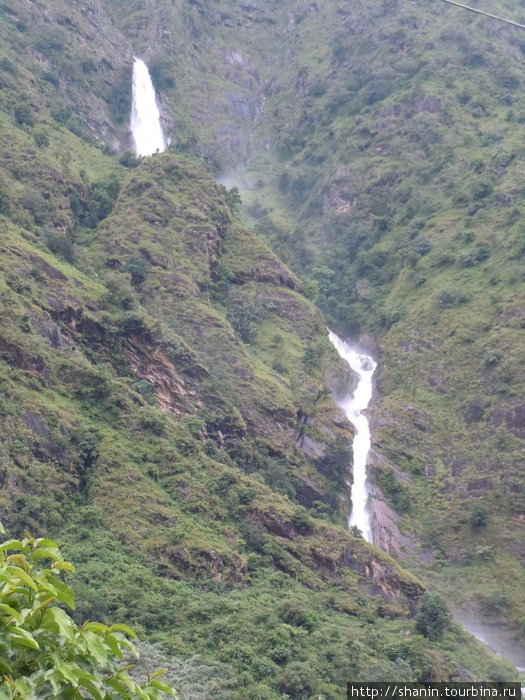 Каскадный водопад Бесисахар, Непал