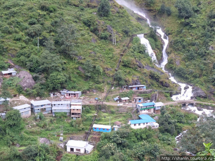 Деревня у водопада Бесисахар, Непал