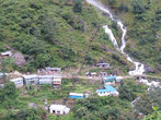 Деревня у водопада