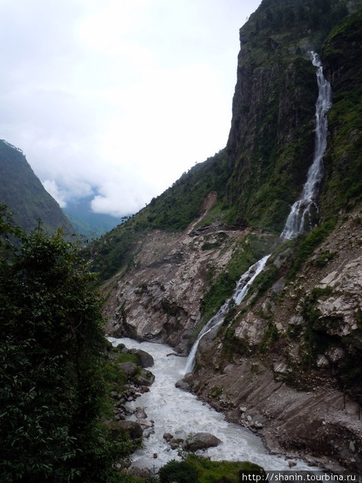 Водопад у реки Бесисахар, Непал
