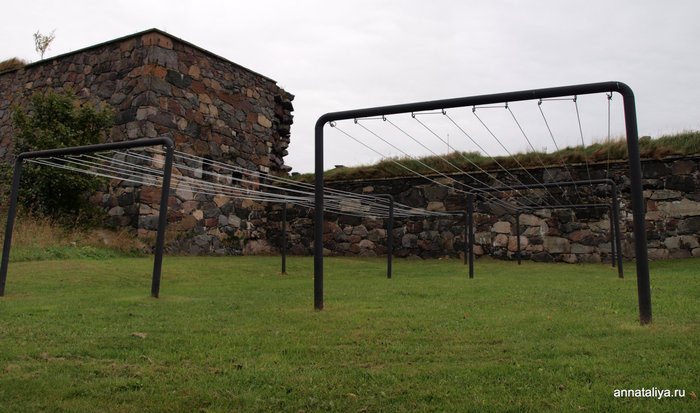 В крепости до сих пор есть жилые дома. Веревки для сушки белья Хельсинки, Финляндия