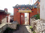 Ворота монастыря Тсечен Кинга Чоелинг Гонпа