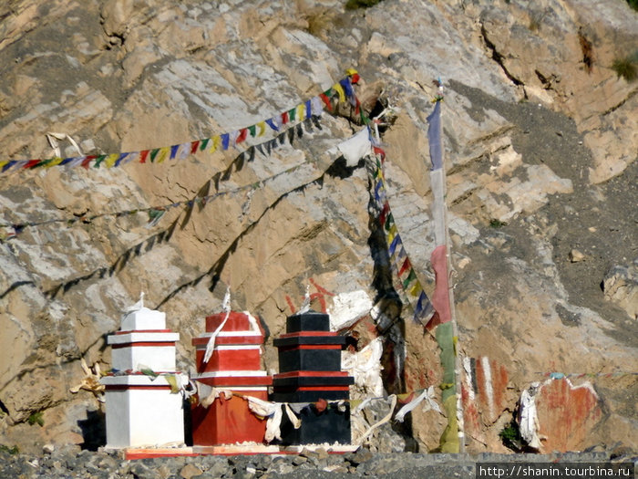 Молитвенные ступы Джомсом, Непал