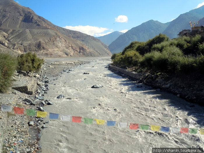 Река в Джомсоме Джомсом, Непал
