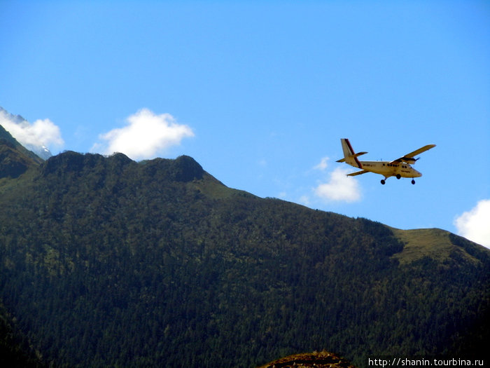 Самолет над горой Джомсом, Непал