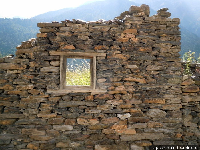 Забор с окном Тукуче, Непал