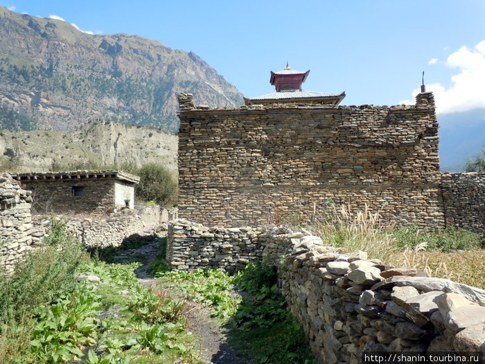 Город с вино-водочным заводом Тукуче, Непал