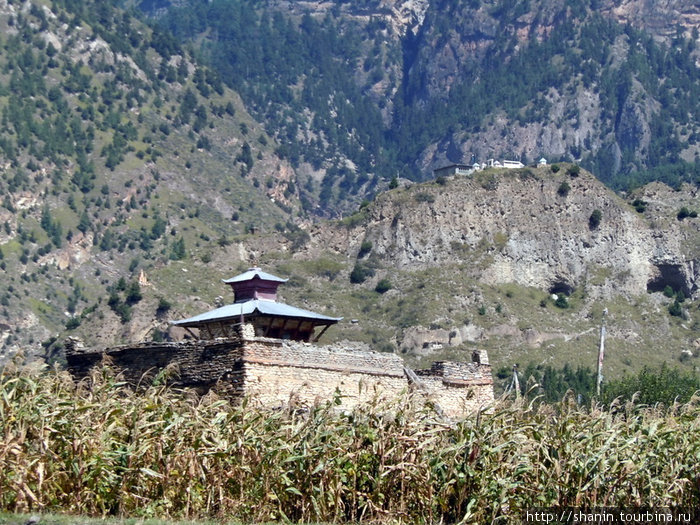 Храм на окраине Тукуче Тукуче, Непал