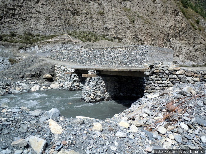 Мост через реку Тукуче, Непал