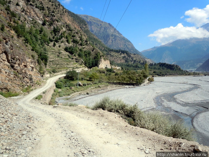 Дорога вдоль реки Тукуче, Непал