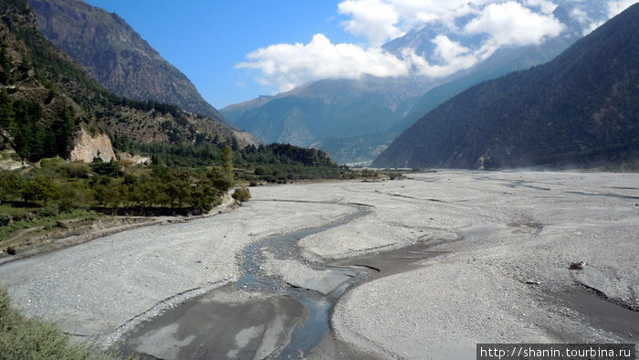 Широкая долина с рекой Тукуче, Непал