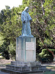 Памятник армянскому агроному.