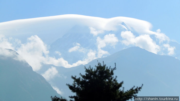 Горы в облаке Зона Дхавалагири, Непал