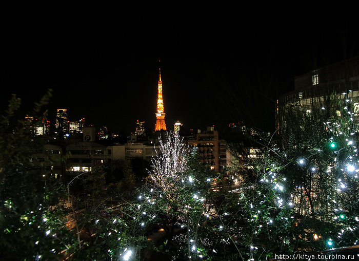 Роппонги Хиллс в рождественском свете Токио, Япония