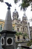 Центральная площадь — наверняка Симона Боливара