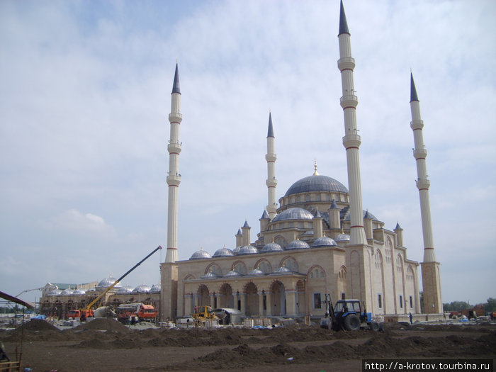 Новая мечеть (самая большая в регионе)