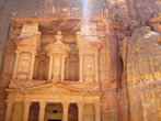 Эль-Хазны — мавзолей в скале.