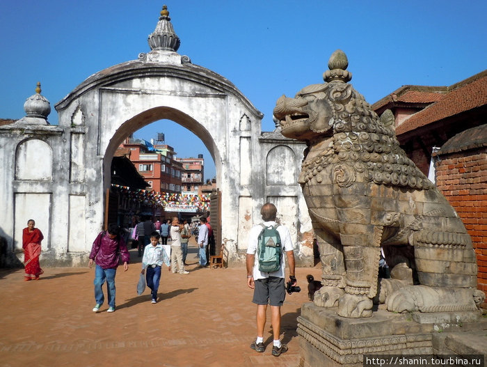 Входные ворота площади Дурбар в Бхактапуре Бхактапур, Непал