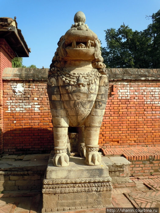 Каменный лев Бхактапур, Непал