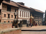 Национальная художественная галерея и Королевский дворец на площади Дурбар в Бхактапуре