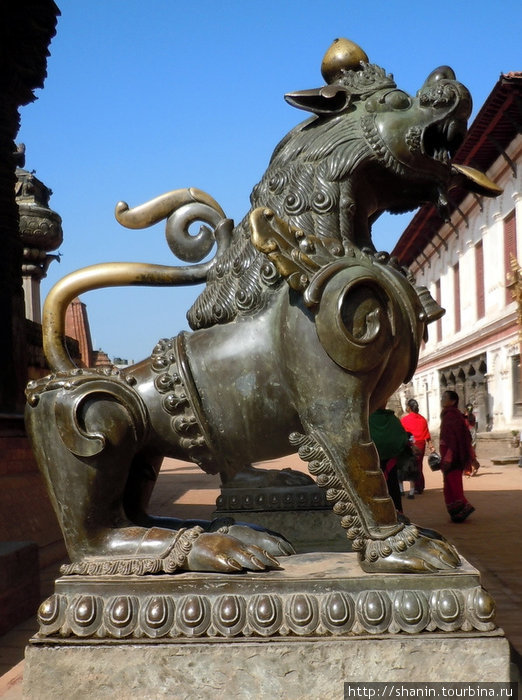 Бронзовый лев Бхактапур, Непал