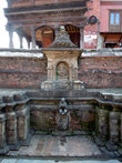 Источник воды на площади Дурбар в Бхактапуре