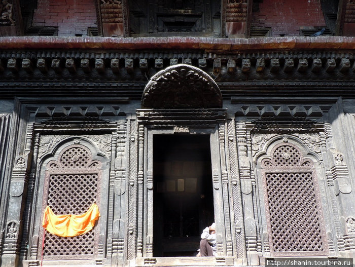 Вход в храм Бхактапур, Непал