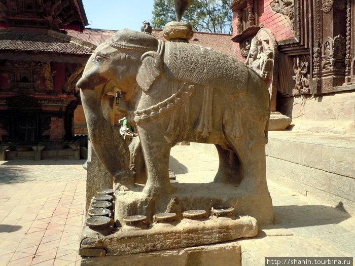 Каменный слон Чангу-Нароян, Непал