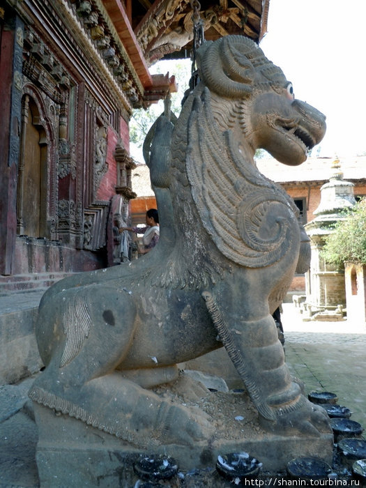 Каменные львы Чангу-Нароян, Непал