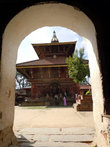 Вход на территорию храма Чангу Нараян