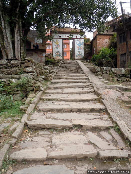 Дорога из храма Киртипур, Непал