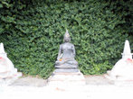 Будда у стены
