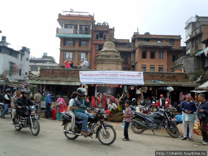 Мангал Базар — на окраине площади Дурбар Патан (Лалитпур), Непал