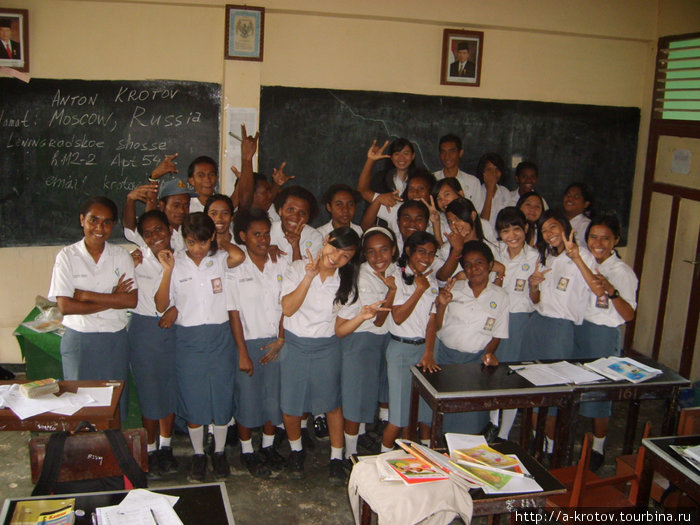 После лекции АВП в христианской школе Соронг, Индонезия