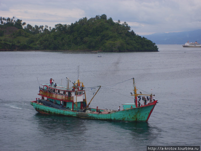 Соронг -- западное Папуа, и жители этого городка Соронг, Индонезия