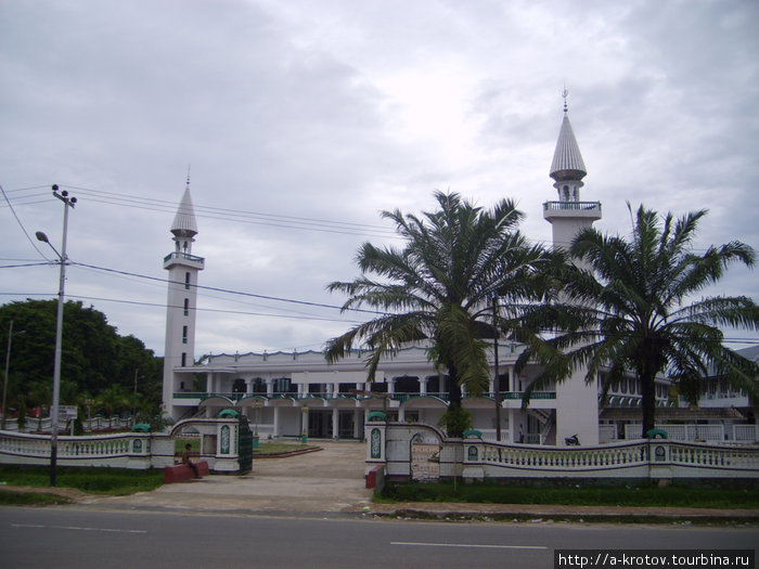 Мечеть в Соронге Соронг, Индонезия