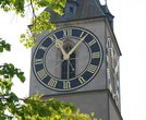 А циферблат её башенных часов, изготовленных в XVI веке, имеет диаметр 8,7 метров и считается самым большим в Европе. Эти часы стали одним из символов Цюриха.
