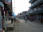 Поворот с шоссе в сторону деревни Саураха, на окраине нацпарка Читван