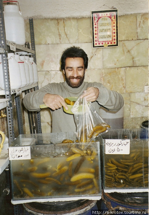 продавец огурцов Керман, Иран