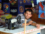 Швейная мастерская — делают футболки с рисунками для туристов